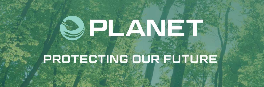 Bos met banner in transparant groen en de inscriptie "PLANET - Protecting our future".