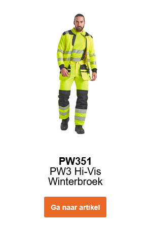 Afbeelding van een werknemer met bruin haar en baard die de PW3 hoge zichtbaarheids-winterbroek PW351 in geel draagt, met bijpassende jas. Een link naar de broek is toegevoegd.