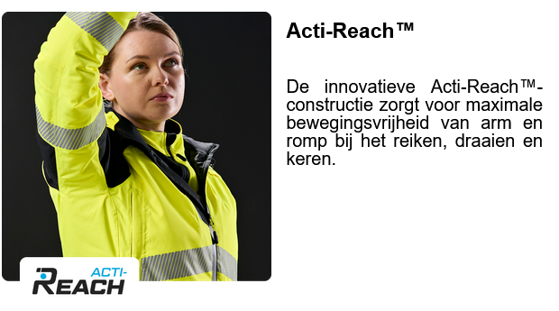 Werkneemster in een PW3-hoge zichtbaarheidsvest die haar arm boven haar hoofd heft.