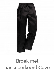 Voorbeeldafbeelding van de C070 broek met trekkoord in het zwart met een link naar het artikel.