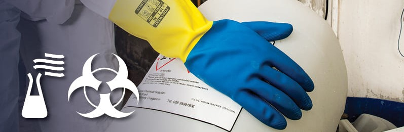 Gele en blauwe chemische beschermende handschoenen mockup afbeelding met gevaarlijke chemische waarschuwingssymbolen