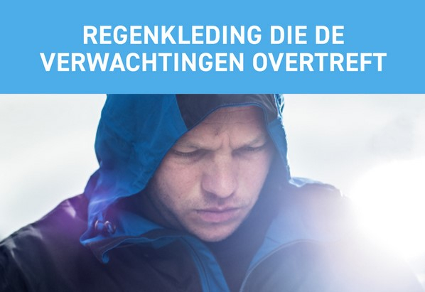 Man in regenjas met een capuchon op zijn hoofd. Daarboven staat het opschrift: Regenkleding die de industriële eisen overtreft.